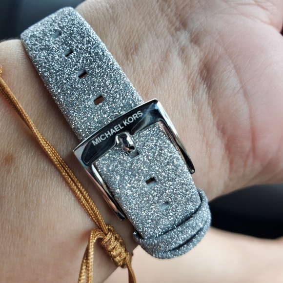 🥈Micharl Kors watch🥈 - Picture 7 of 7